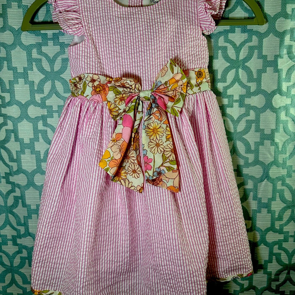 Gently used toddler dress,very good condition no stains size 4T